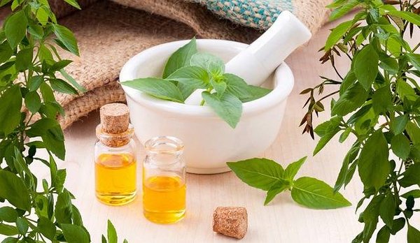 Les huiles essentielles pour une beauté au naturel